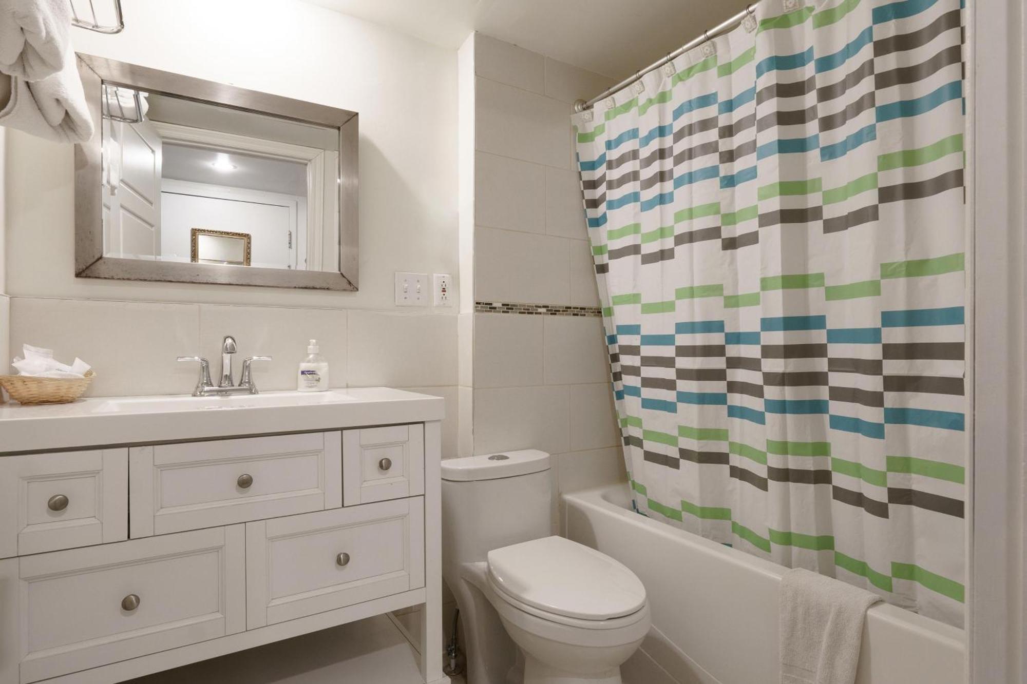 Hotel Auberge Manoir Ville Marie Montreal Bagian luar foto